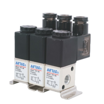  Pneumatika szelep - 3/2 utú, 1/8'' méret, AC 220 V, grommetes, 12 állomásos